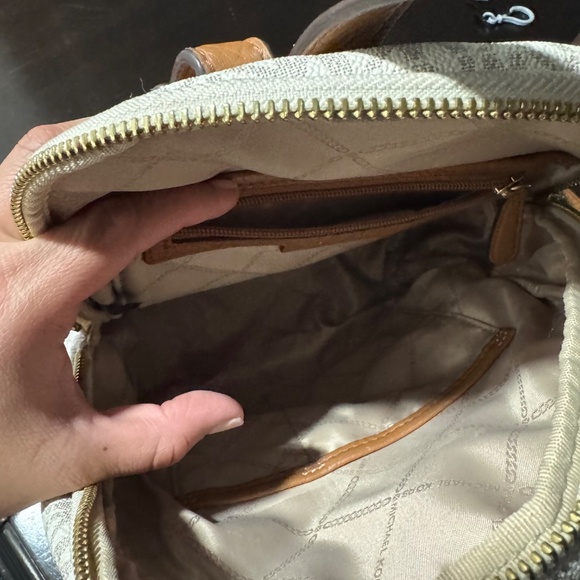 Michael kors backpack - Picture 3 of 7